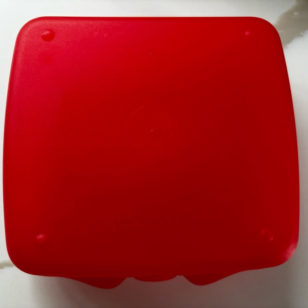 Tupperware DC Superman Sandwich Container - Picture 2 of 6